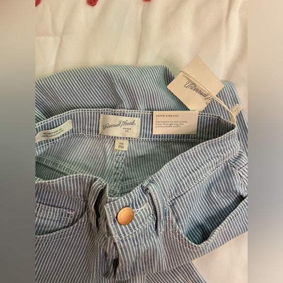 NWT Women's High-Rise Wide Leg Jeans -
Universal Thread Light Blue size 00 - Picture 7 of 11